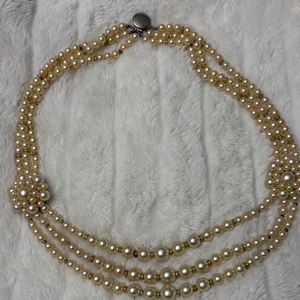 Vintage 70’s triple-strand faux pearl necklace